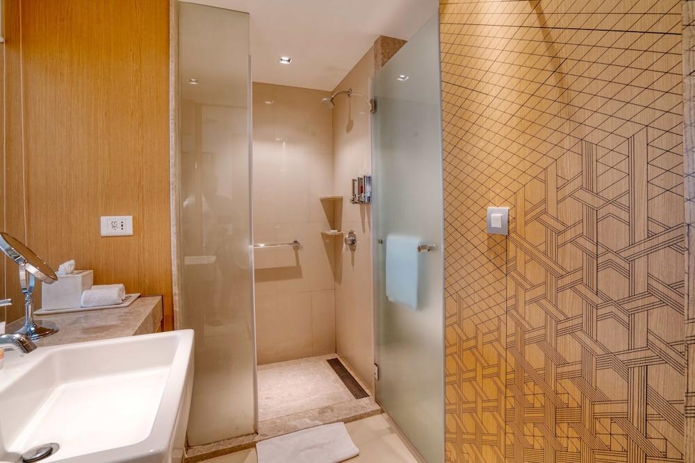 Welcomhotel By Itc Hotels, Racecourse, Коимбатур Экстерьер фото A shower cubicle